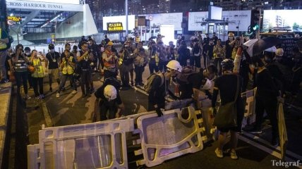 Протестующие Гонконга призывают возвращаться на улицы в понедельник
