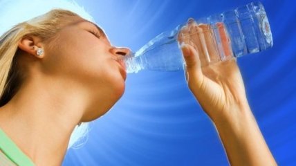 Почему вода из пластиковых бутылок вредна для здоровья 