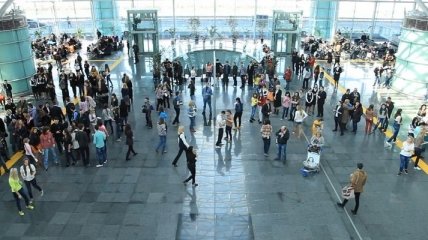 В честь 20-летия “Борисполя” устроили флеш-моб   