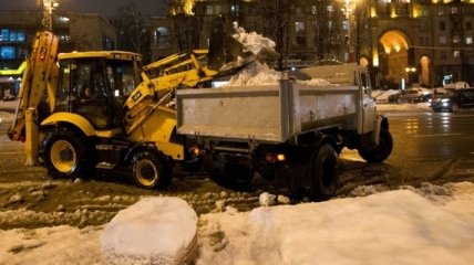 Более тысячи автомобилей попали ночью в пробки