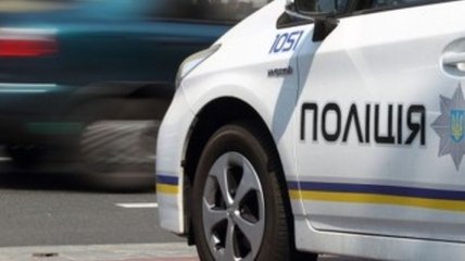 В Черновцах полицейский избил мужчину