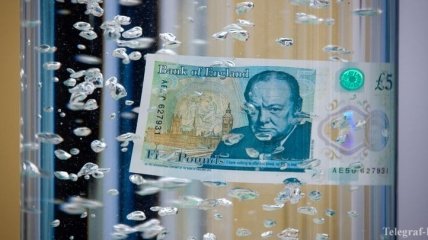В Великобритании представили первую пластиковую банкноту