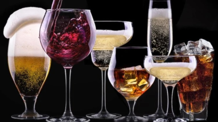 Від якого алкоголю найлегше розповніти: нутриціолог дала чітку відповідь