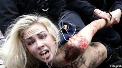 FEMEN пытаются сорвать саммит "Россия-ЕС"