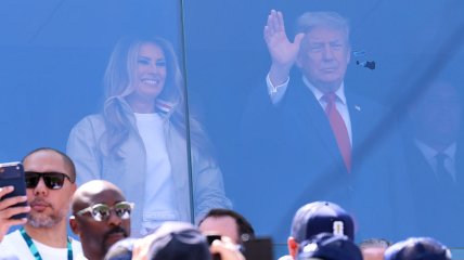 Трамп взяв на футбол двійника Меланії? Чутки породила одна річ у її образі (фото)