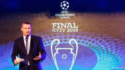 Как Виталий Кличко побоксировал у кубка Лиги чемпионов (Видео)