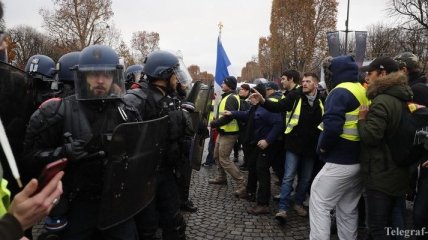 Протесты "желтых жилетов": полиция Парижа применила силу