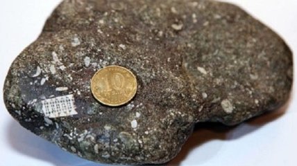 Ученые обнаружили камень с микрочипом