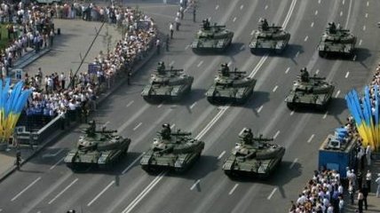 В военном параде задействуют около 1500 человек и 49 единиц техники