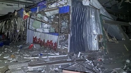 Последствия удара по транспортному объекту в Днепре