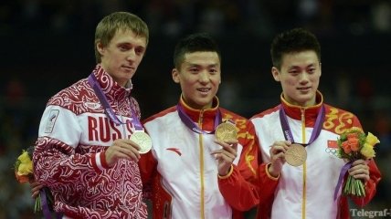 Китайский спортсмен завоевал золото в прыжках на батуте
