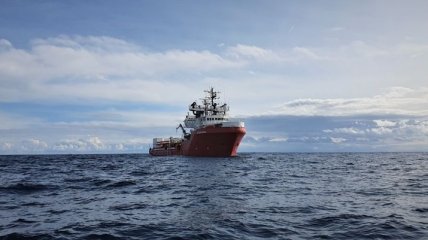 ЧП на судне Ocean Viking: спасенных мигрантов отправили на карантин