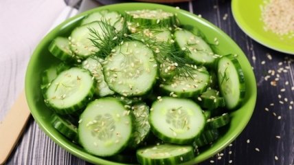 Летний салат из огурцов - лучшее сезонное решение