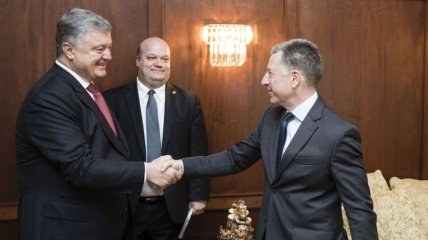 Порошенко и Волкер обсудили шаги по деоккупации Донбасса