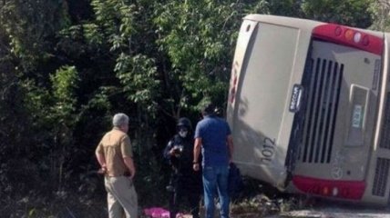 В Мексике автобус с туристами потерял управление: 11 погибших 