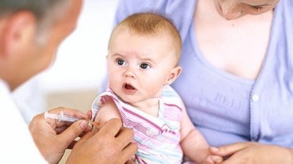 Некомпетентность врача: ребенку чуть не укололи опасную вакцину
