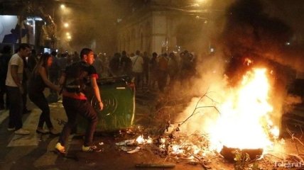 В Парагвае демонстранты подожгли здание Конгресса (Фото)