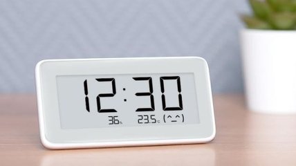Настольные часы от Xiaomi измеряют температуру и влажность воздуха