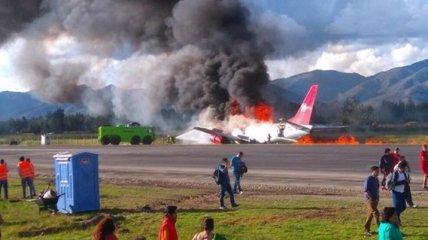 В аэропорту Перу загорелся пассажирский самолет