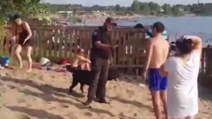 Пес охраны покусал отдыхающего на пляже в Днепре (видео)