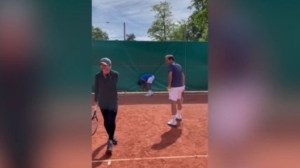 Федерер врезал между ног жениху Свитолиной (видео)