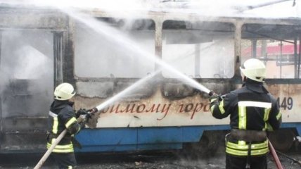 В Запорожье загорелся трамвай с пассажирами, опубликованы фото и видео 
