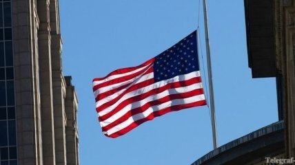 Обама распорядился приспустить флаги США в связи с трагедией в Орегоне