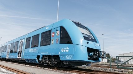 В Германии запускают первый в мире поезд на водородном топливе