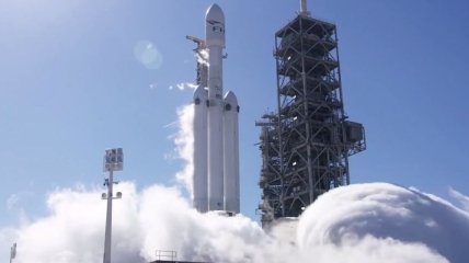 Названа причина падения разгонного блока Falcon Heavy