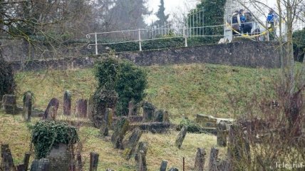 Во Франции задержали подростков за осквернение еврейских могил
