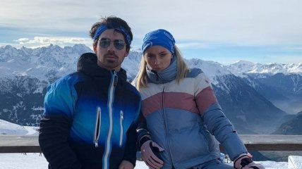 Звезда сериала "Игра престолов" отдыхает на горнолыжном курорте в Швейцарии