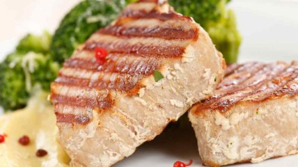 Тунец с овощами в духовке (видео)