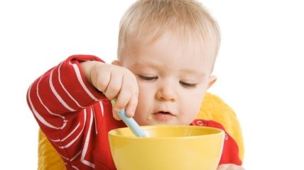 Как научить детей есть самостоятельно?