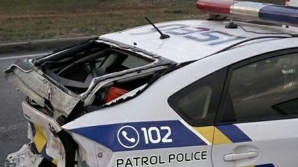 ДТП в Киеве: грузовик на скорости протаранил полицейское авто