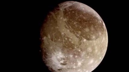 На спутнике Юпитера ученые нашли огромный океан под слоем льда