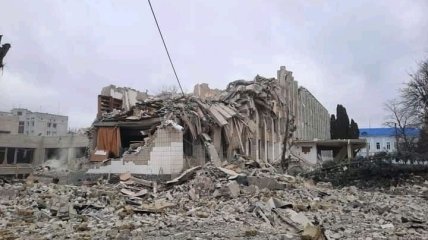 Школа в Житомире, разрушенная обстрелами войск рф