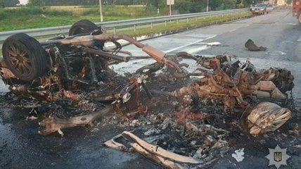 На Полтавщине произошло "огненное" ДТП: автомобиль снес отбойник