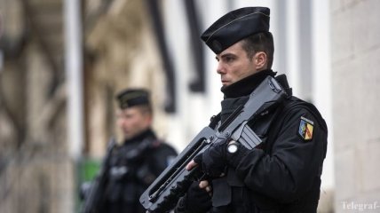 СМИ: В Париже застрелили мужчину, напавшего на полицейский участок
