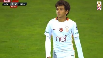 В турецком клубе на поле вышел 14-летний игрок 