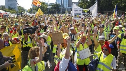Во Франции "желтые жилеты" проводят национальную ассамблею, что бы решить свою судьбу