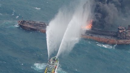 Подтвердилась гибель всех членов экипажа иранского нефтяного танкера