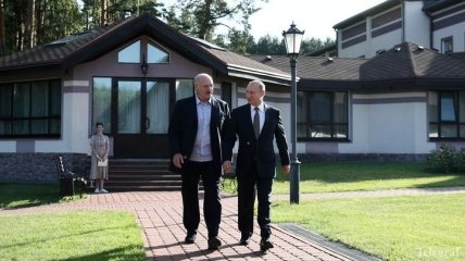 "Других друзей у нас нет": Лукашенко хочет вместе с Путиным "отстреливаться спиной к спине"