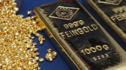 Львовские таможенники нашли золото в банках с краской из Англии