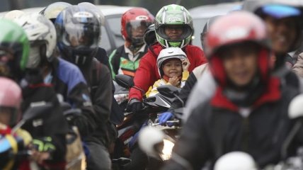 Интересная повседневная жизнь в Индонезии (Фото)