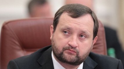 Арбузов: Нацбанк пока не будет "отпускать" гривню 