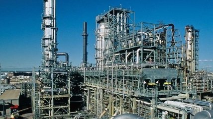 Во Франции пылает нефтехимический завод
