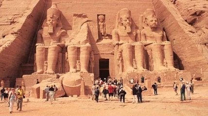 В Египте восстановили из осколков огромную статую фараона Рамcеса II (Видео) 