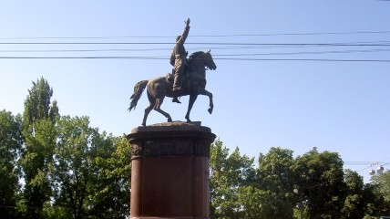 Памятник Щорсу в центре Киева
