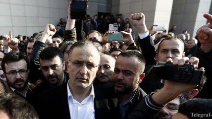 В Турции суд отпустил из-под стражи главреда газеты "Заман"