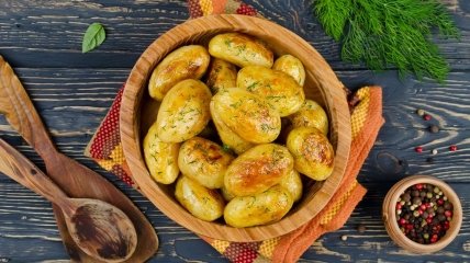 Молода картопля в карамелі з соєвим соусом